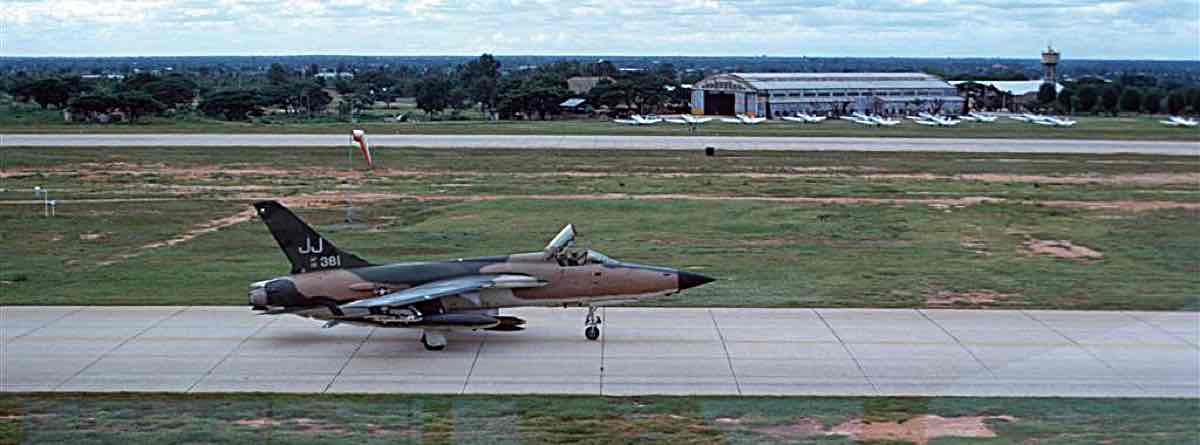 F-105 JJ381